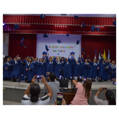 ¡Felicitaciones a todos! Los extrañaremos mucho.